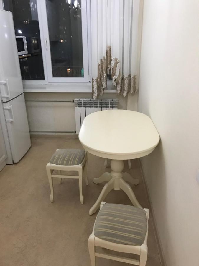 קייב Sunny Apartment Overlooking The Royal Village מראה חיצוני תמונה