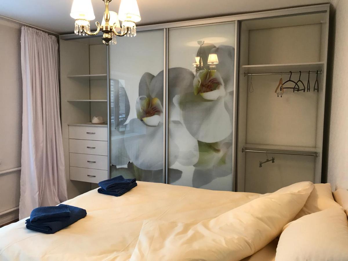 קייב Sunny Apartment Overlooking The Royal Village מראה חיצוני תמונה